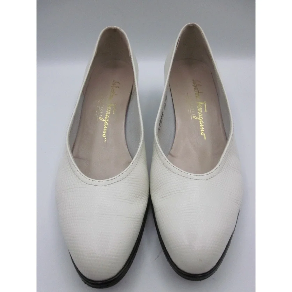 White pebble grain leather Salvatore Ferragamo slip on wedge shoe size 7B